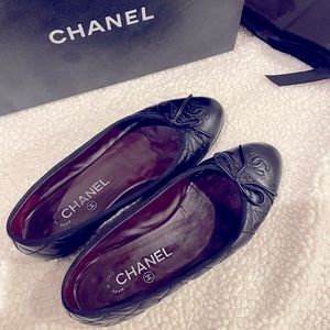 CHANEL Classic Ballerinas in Black Aged Calfskin - size 37